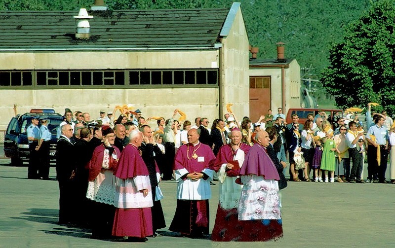 Papież na lotnisku (w obiektywie Henryka Myślińskiego) zdjęcie nr 347574