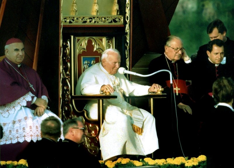 Papież na lotnisku (w obiektywie Henryka Myślińskiego) zdjęcie nr 347599
