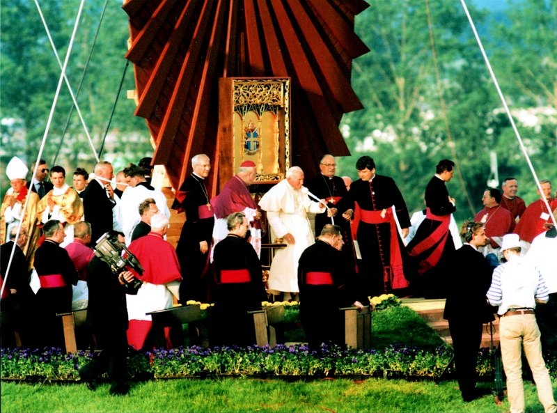 Papież na lotnisku (w obiektywie Henryka Myślińskiego) zdjęcie nr 347602