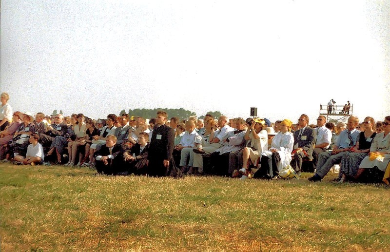 Papież na lotnisku (w obiektywie Henryka Myślińskiego) zdjęcie nr 347592