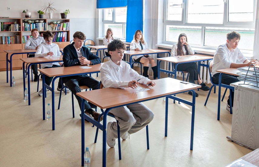 Ósmoklasiści rozpoczęli egzaminacyjny serial zdjęcie nr 347664