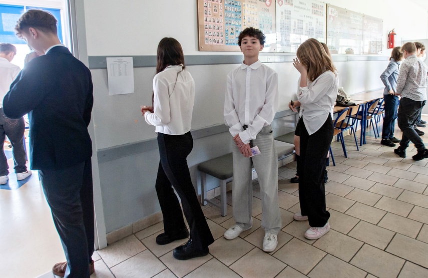 Ósmoklasiści rozpoczęli egzaminacyjny serial zdjęcie nr 347661