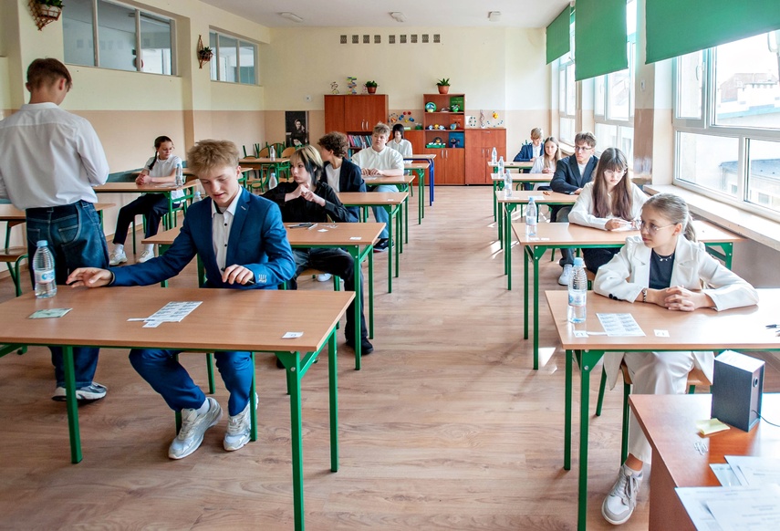 Ósmoklasiści rozpoczęli egzaminacyjny serial zdjęcie nr 347658