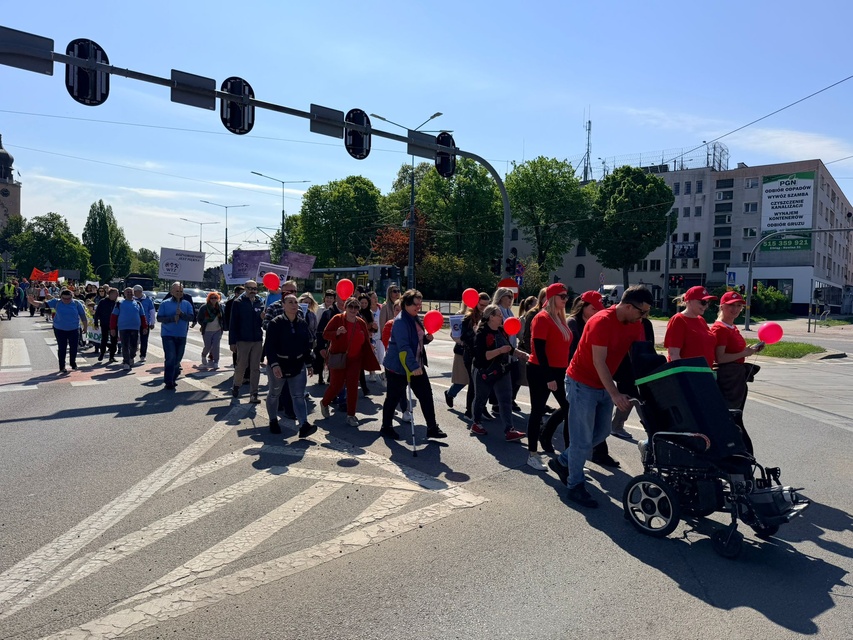 Przemaszerowali przez miasto, promując integrację zdjęcie nr 348123
