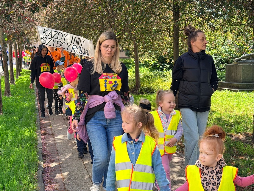 Przemaszerowali przez miasto, promując integrację zdjęcie nr 348127