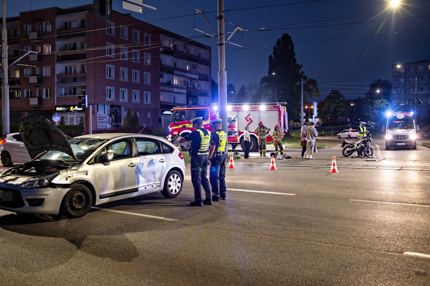 Citroenem uderzył w motocyklistę zdjęcie nr 348225
