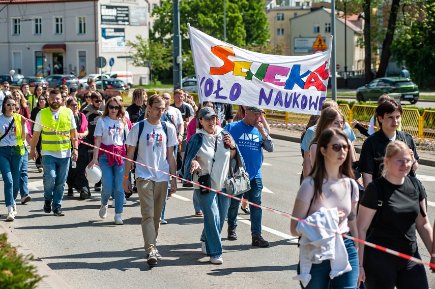 Studenci z kluczami miasta zdjęcie nr 348267