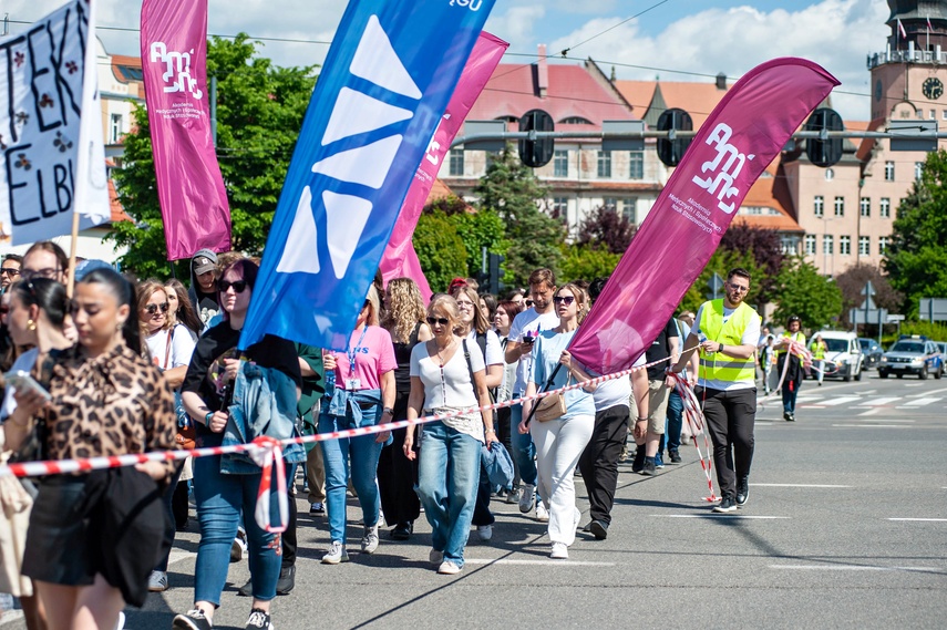 Studenci z kluczami miasta zdjęcie nr 348276