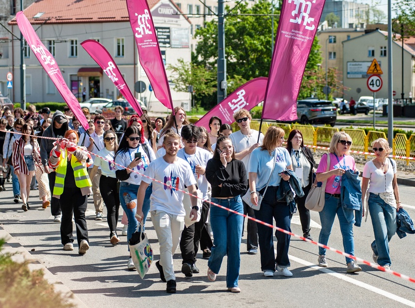 Studenci z kluczami miasta zdjęcie nr 348263