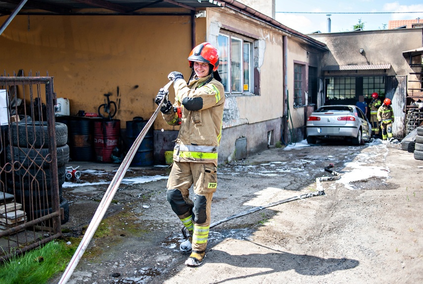 Pożar w warsztacie samochodowym zdjęcie nr 348809
