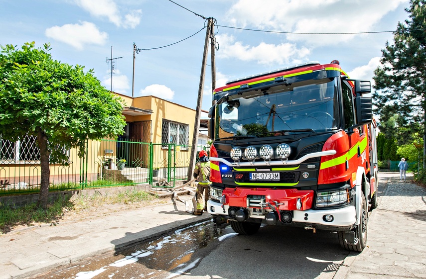Pożar w warsztacie samochodowym zdjęcie nr 348807