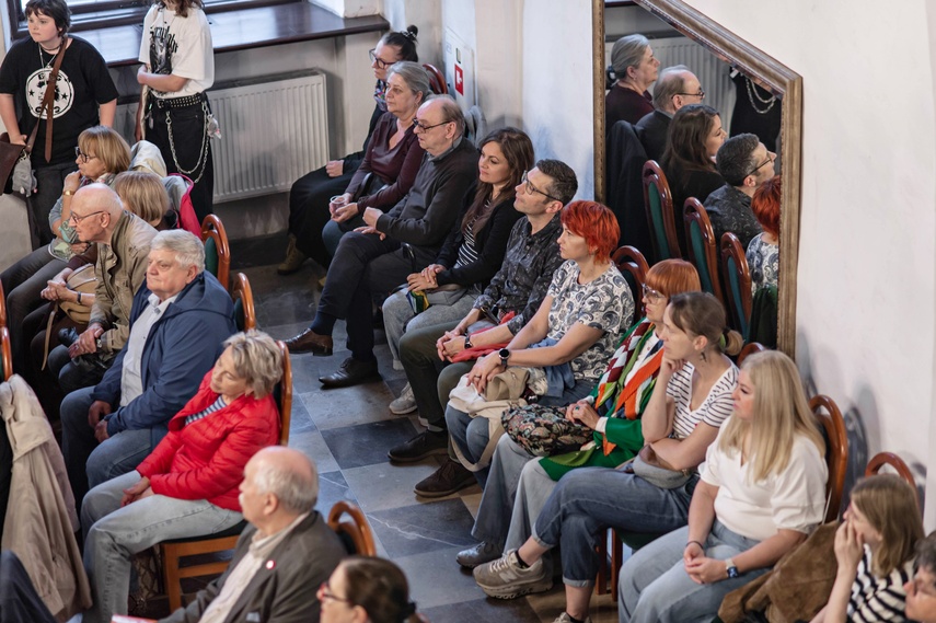 Między "Nie wierzę politykom" a "Jeszcze będzie przepięknie" zdjęcie nr 349359
