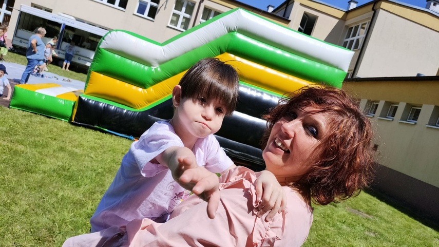 Festyn „Zobacz Uśmiech" połączył pokolenia i rozpoczął wakacje w wyjątkowej atmosferze zdjęcie nr 350439