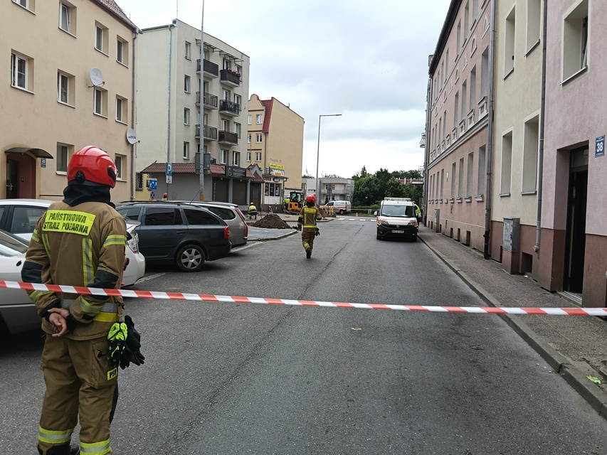 Z sieci ulatniał się gaz. Wjazd na Słoneczną zamknięty zdjęcie nr 351145