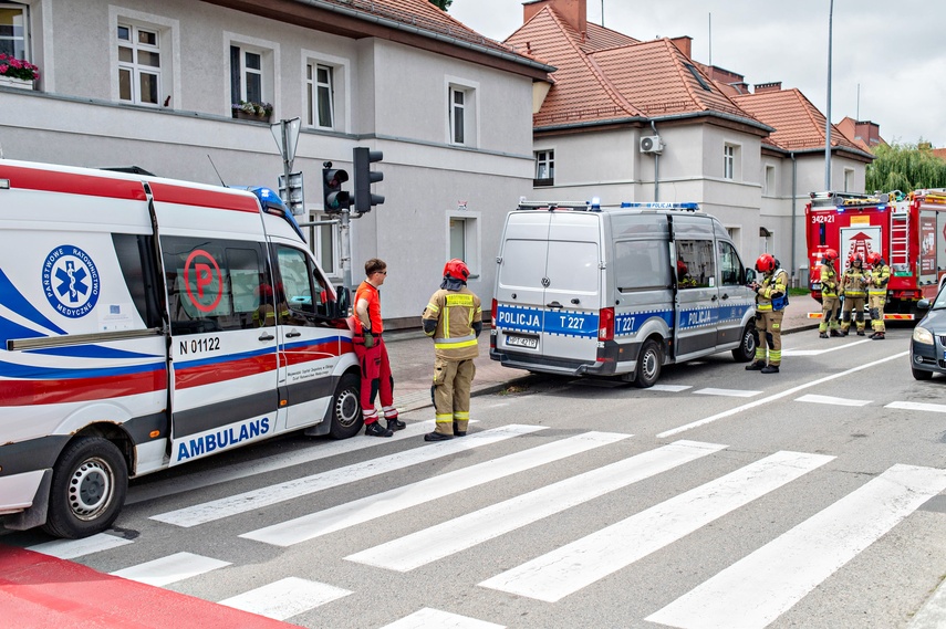 Kolizja z finałem na ścianie budynku zdjęcie nr 351380
