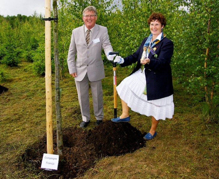 Dęby przyjaźni na elbląskiej Modrzewinie (w obiektywie Henryka Myślińskiego) zdjęcie nr 351406 Dęby przyjaźni na elbląskiej Modrzewinie (w obiektywie Henryka Myślińskiego) zdjęcie nr 351406