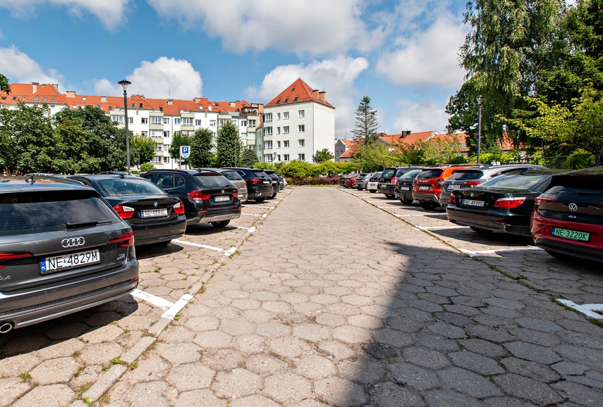 Planują przebudować parking przy urzędzie zdjęcie nr 351418