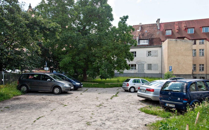 Planują przebudować parking przy urzędzie zdjęcie nr 351424