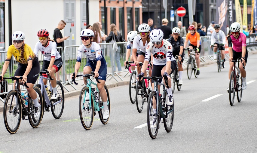 Ścigali się na szosie i rolkach. Road Race w Elblągu zdjęcie nr 351488
