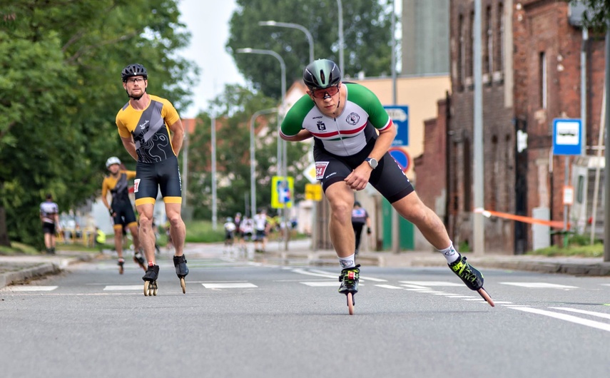 Ścigali się na szosie i rolkach. Road Race w Elblągu zdjęcie nr 351563