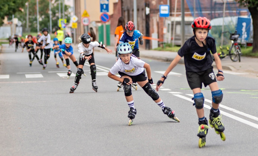 Ścigali się na szosie i rolkach. Road Race w Elblągu zdjęcie nr 351600