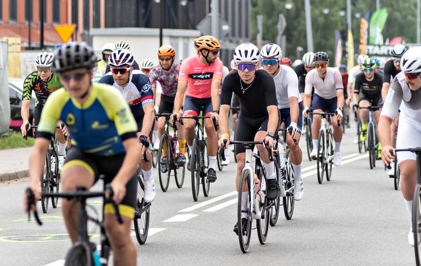 Ścigali się na szosie i rolkach. Road Race w Elblągu zdjęcie nr 351472