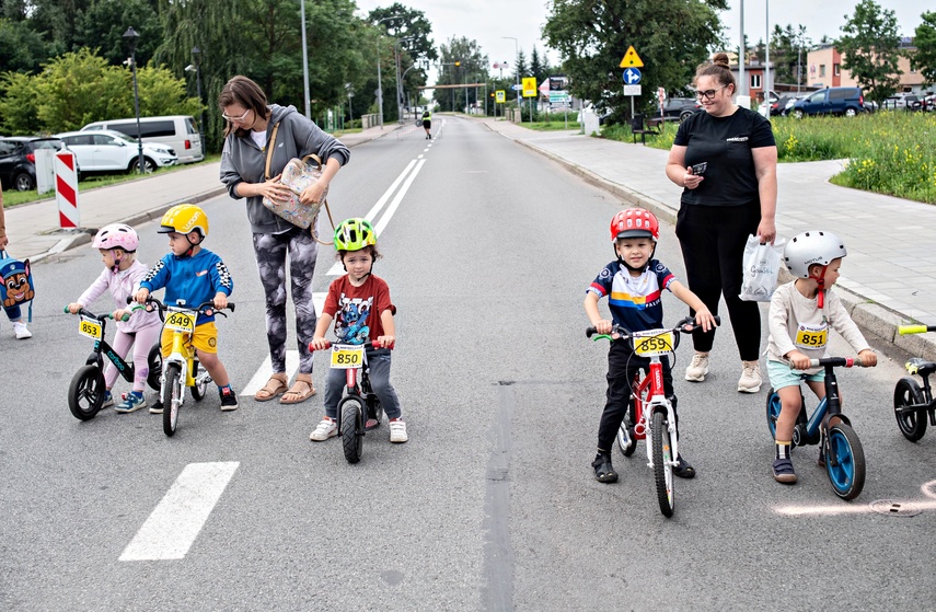 Ścigali się na szosie i rolkach. Road Race w Elblągu zdjęcie nr 351516