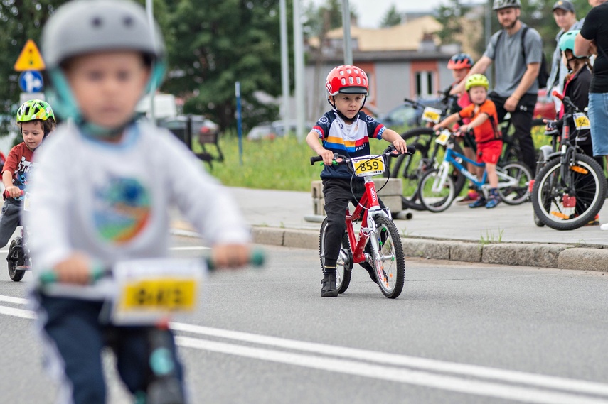 Ścigali się na szosie i rolkach. Road Race w Elblągu zdjęcie nr 351524