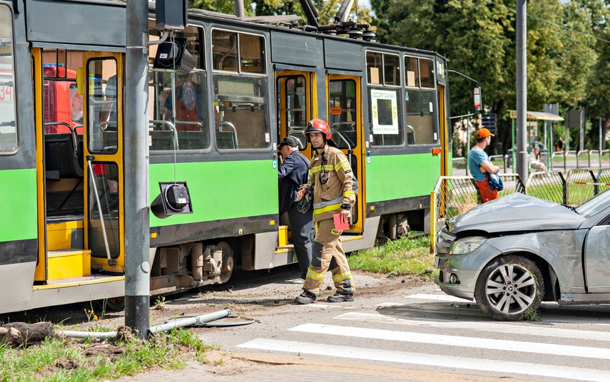Kolizja z tramwajem na Grunwaldzkiej zdjęcie nr 352415