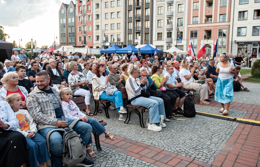 Wieczór pod znakiem roku 1246 i lat 90’ zdjęcie nr 352788 Wieczór pod znakiem roku 1246 i lat 90’ zdjęcie nr 352788
