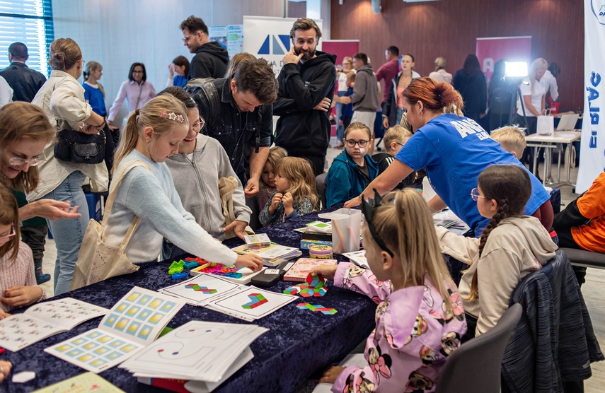 Pięć godzin naukowej zabawy. Tak było na Pikniku w EPT zdjęcie nr 353268
