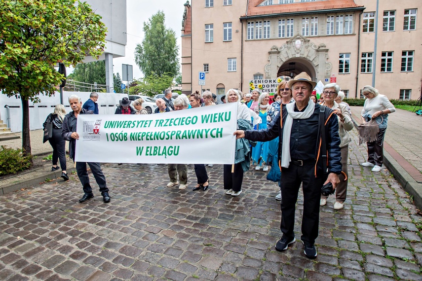 Wychodzić z domu i docenić siebie nawzajem zdjęcie nr 353606 Wychodzić z domu i docenić siebie nawzajem zdjęcie nr 353606
