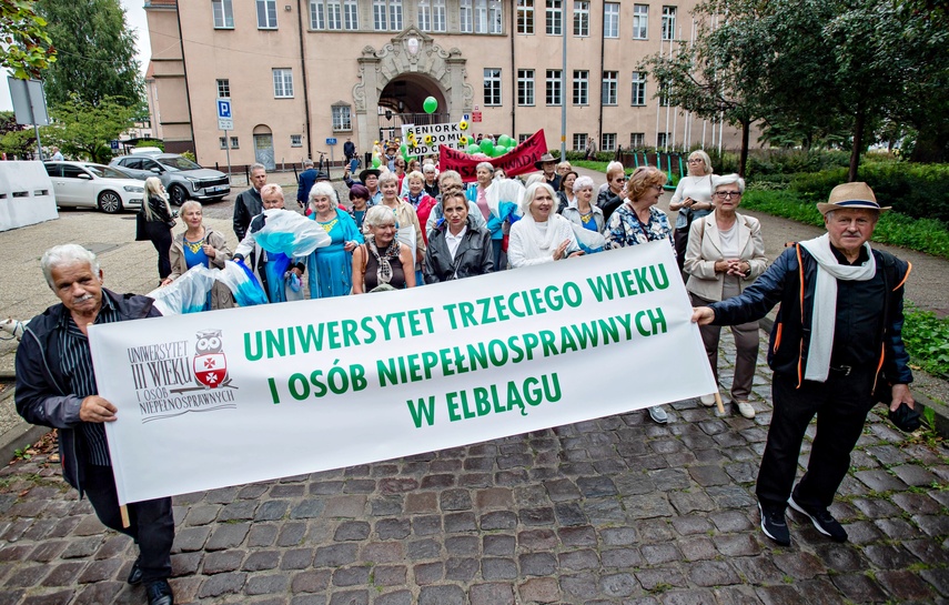 Wychodzić z domu i docenić siebie nawzajem zdjęcie nr 353607 Wychodzić z domu i docenić siebie nawzajem zdjęcie nr 353607