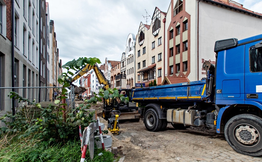 Wieżowa miesiąc później zdjęcie nr 353716 Wieżowa miesiąc później zdjęcie nr 353716