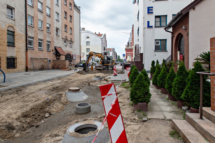 Wieżowa miesiąc później zdjęcie nr 353721 Wieżowa miesiąc później zdjęcie nr 353721