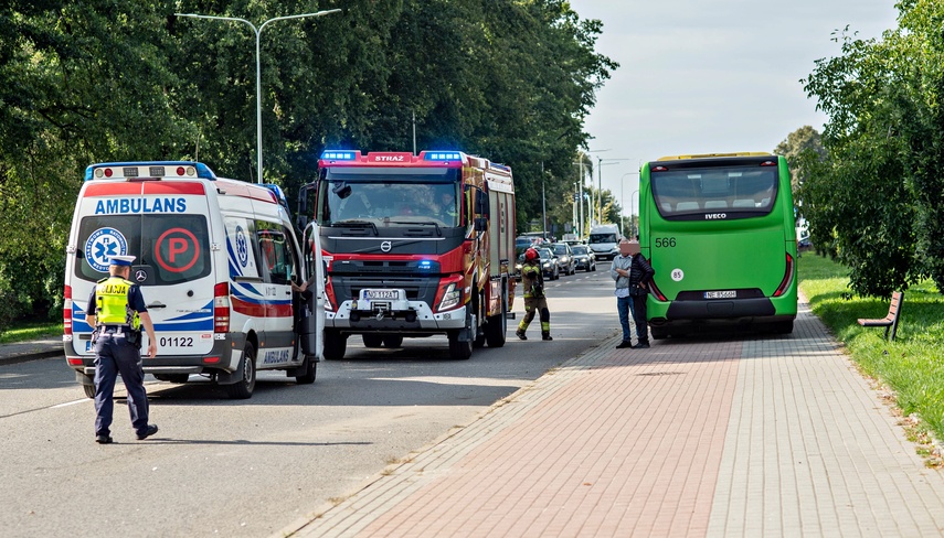 Zderzył się z miejskim autobusem zdjęcie nr 353730 Zderzył się z miejskim autobusem zdjęcie nr 353730