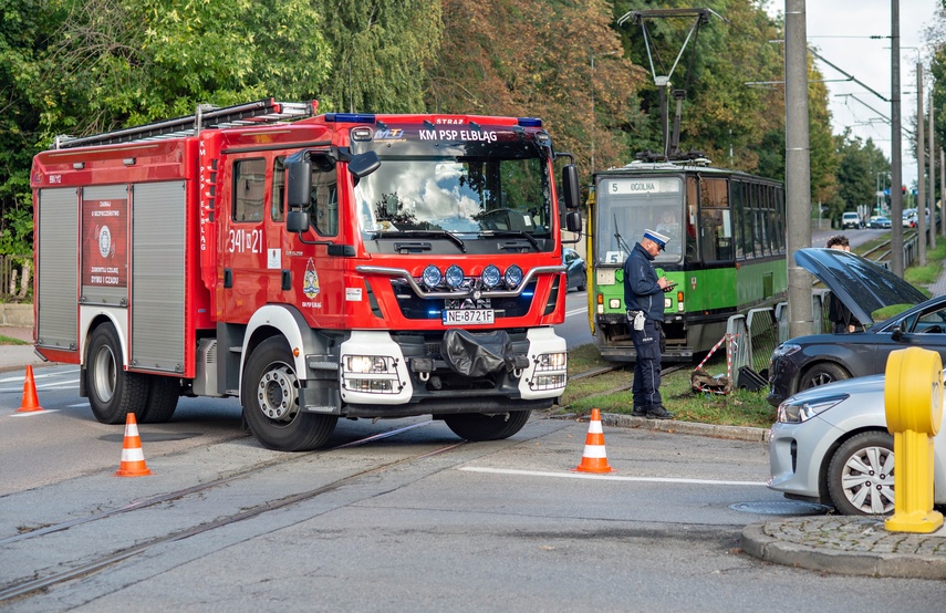Kolizja na skrzyżowaniu zdjęcie nr 354159 Kolizja na skrzyżowaniu zdjęcie nr 354159
