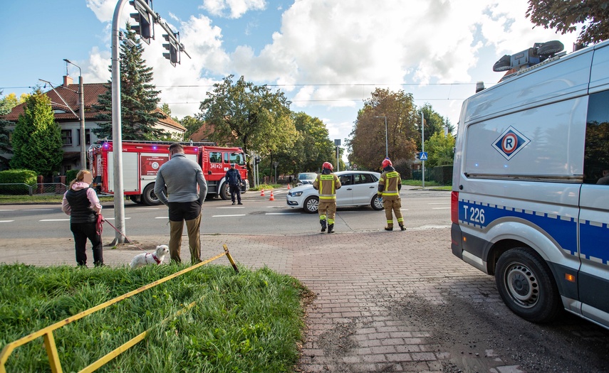 Kolizja na skrzyżowaniu zdjęcie nr 354163 Kolizja na skrzyżowaniu zdjęcie nr 354163