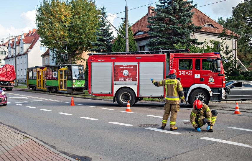 Kolizja na skrzyżowaniu zdjęcie nr 354162 Kolizja na skrzyżowaniu zdjęcie nr 354162