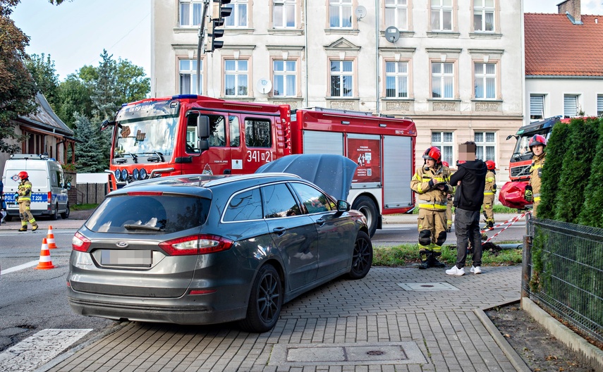 Kolizja na skrzyżowaniu zdjęcie nr 354158 Kolizja na skrzyżowaniu zdjęcie nr 354158
