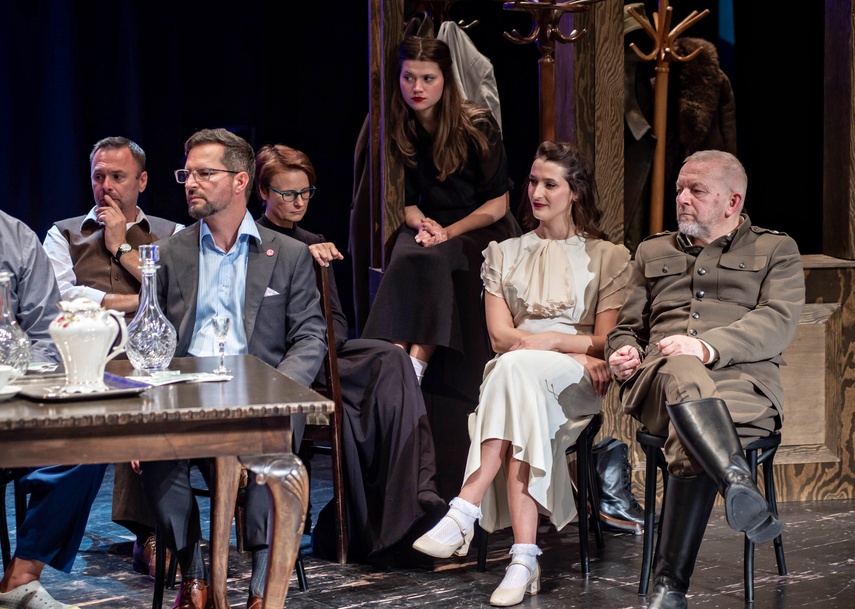 „Trzy siostry” Czechowa na rozpoczęcie teatralnego sezonu zdjęcie nr 354363 „Trzy siostry” Czechowa na rozpoczęcie teatralnego sezonu zdjęcie nr 354363