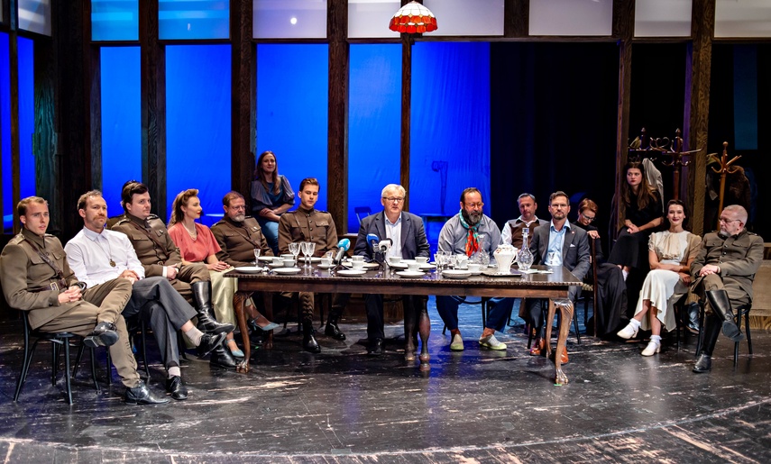 „Trzy siostry” Czechowa na rozpoczęcie teatralnego sezonu zdjęcie nr 354361 „Trzy siostry” Czechowa na rozpoczęcie teatralnego sezonu zdjęcie nr 354361