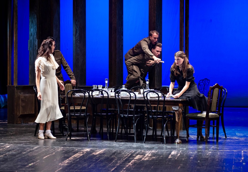 „Trzy siostry” Czechowa na rozpoczęcie teatralnego sezonu zdjęcie nr 354346 „Trzy siostry” Czechowa na rozpoczęcie teatralnego sezonu zdjęcie nr 354346