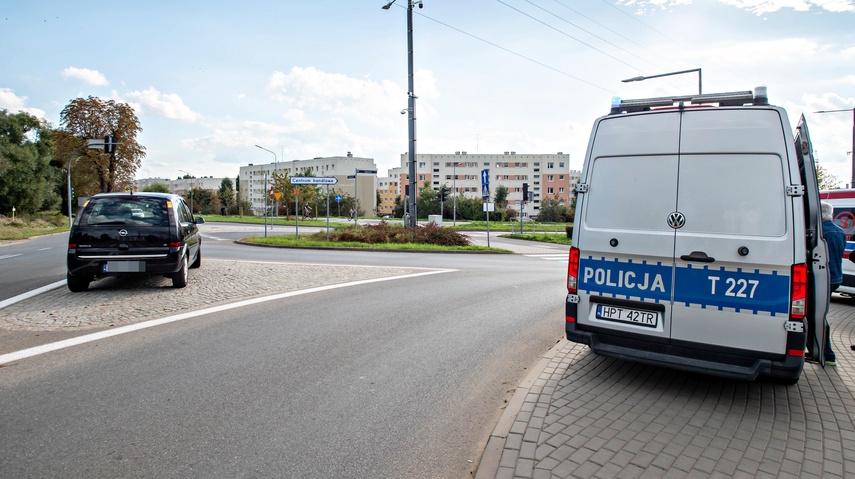 Potrącenie 17-letniej rowerzystki na przejeździe zdjęcie nr 354611 Potrącenie 17-letniej rowerzystki na przejeździe zdjęcie nr 354611