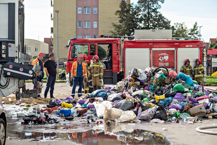 Pożar śmieciarki zdjęcie nr 354690 Pożar śmieciarki zdjęcie nr 354690