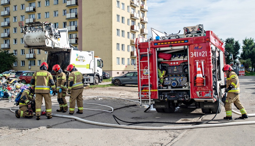 Pożar śmieciarki zdjęcie nr 354683 Pożar śmieciarki zdjęcie nr 354683