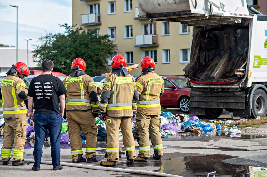 Pożar śmieciarki zdjęcie nr 354687 Pożar śmieciarki zdjęcie nr 354687