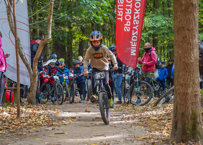 Rowerzyści ścigali się na SkillParku zdjęcie nr 355012 Rowerzyści ścigali się na SkillParku zdjęcie nr 355012