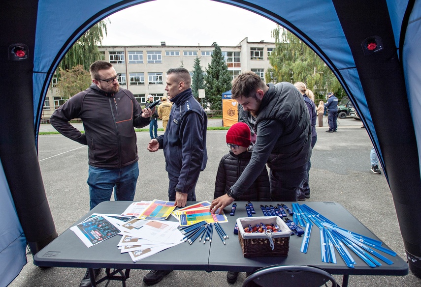 Pod szkołą o bezpieczeństwie zdjęcie nr 355186 Pod szkołą o bezpieczeństwie zdjęcie nr 355186
