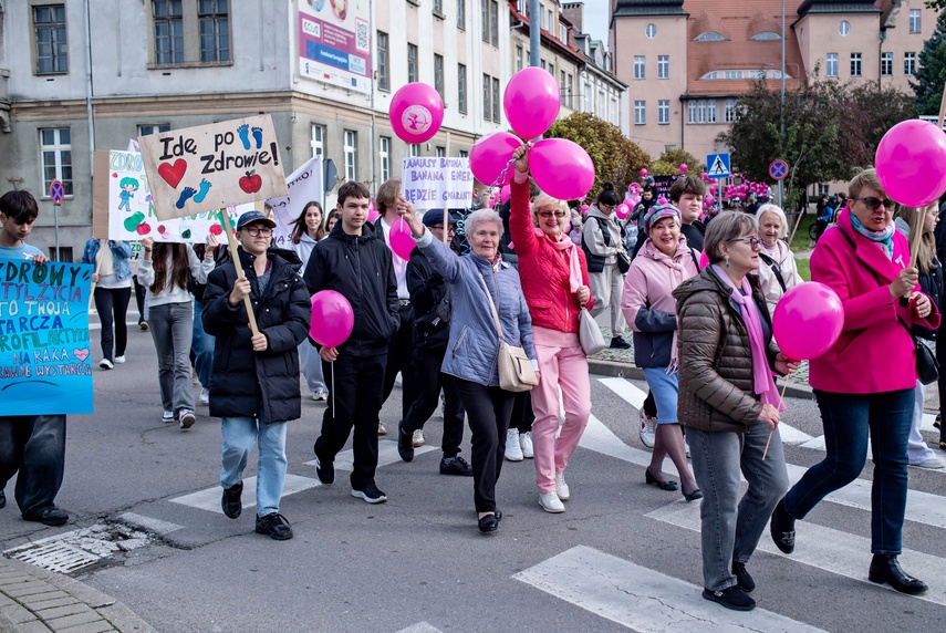 Z miłością do życia przeszli przez miasto zdjęcie nr 355272 Z miłością do życia przeszli przez miasto zdjęcie nr 355272